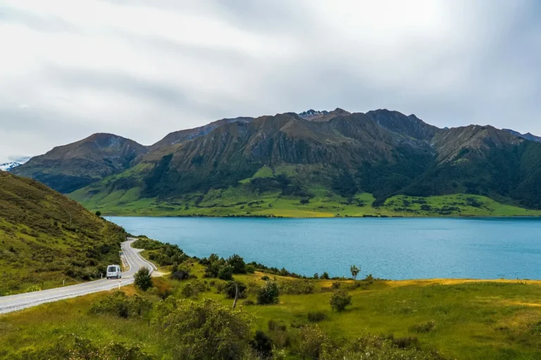 Lake and mountains in the South Island of New Zealand