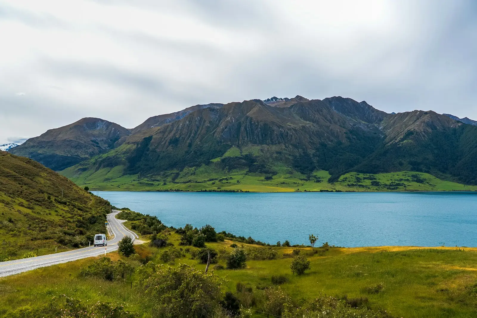 Lake and mountains in the South Island of New Zealand